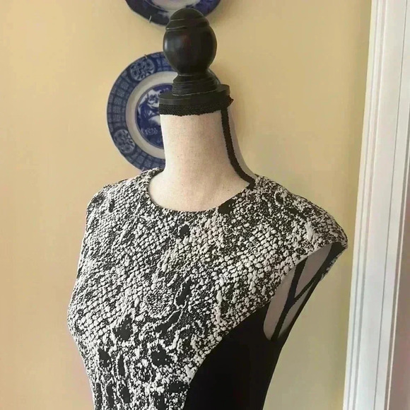 Ted Baker London | Liri Cap-Sleeve Combo Dress, Black - Picture 5 of 8